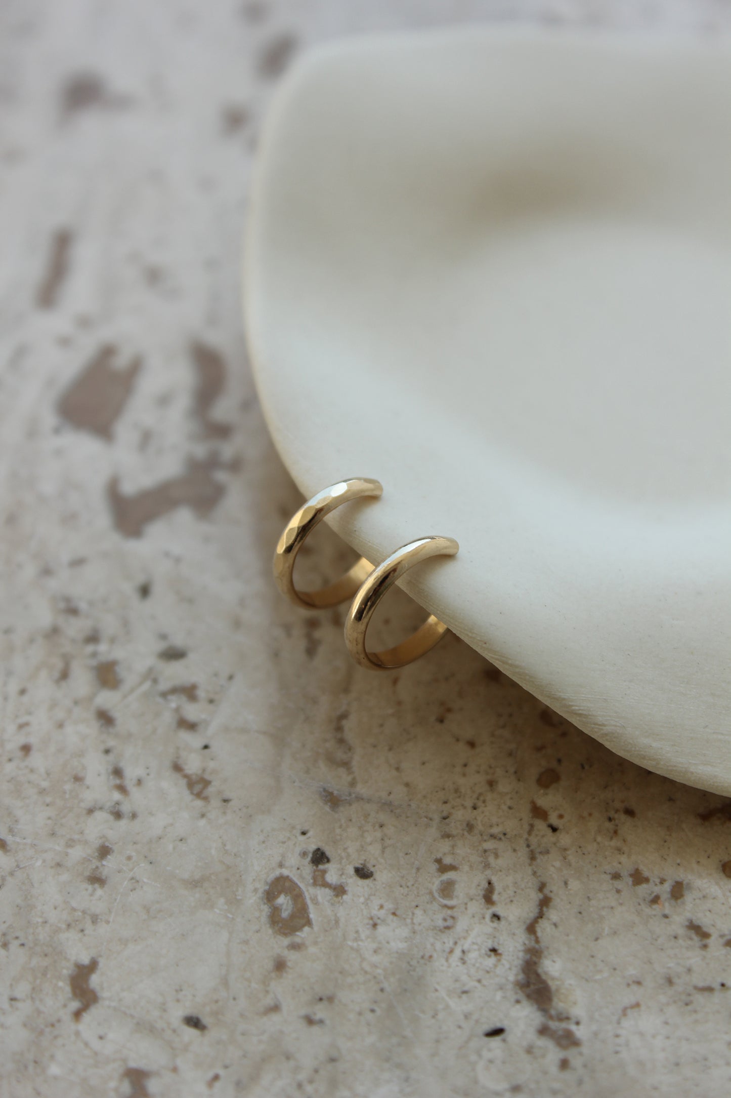 Abrazo Ear Cuff | Gold