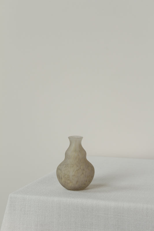 No. 1051 | Plume Bud Vase